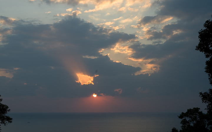 cloud formation on the sea 2008 dec p